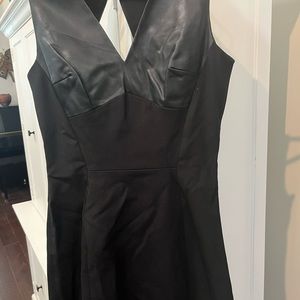 Banana Republic dress in good condition just needs to be ironed/pressed. Size 0